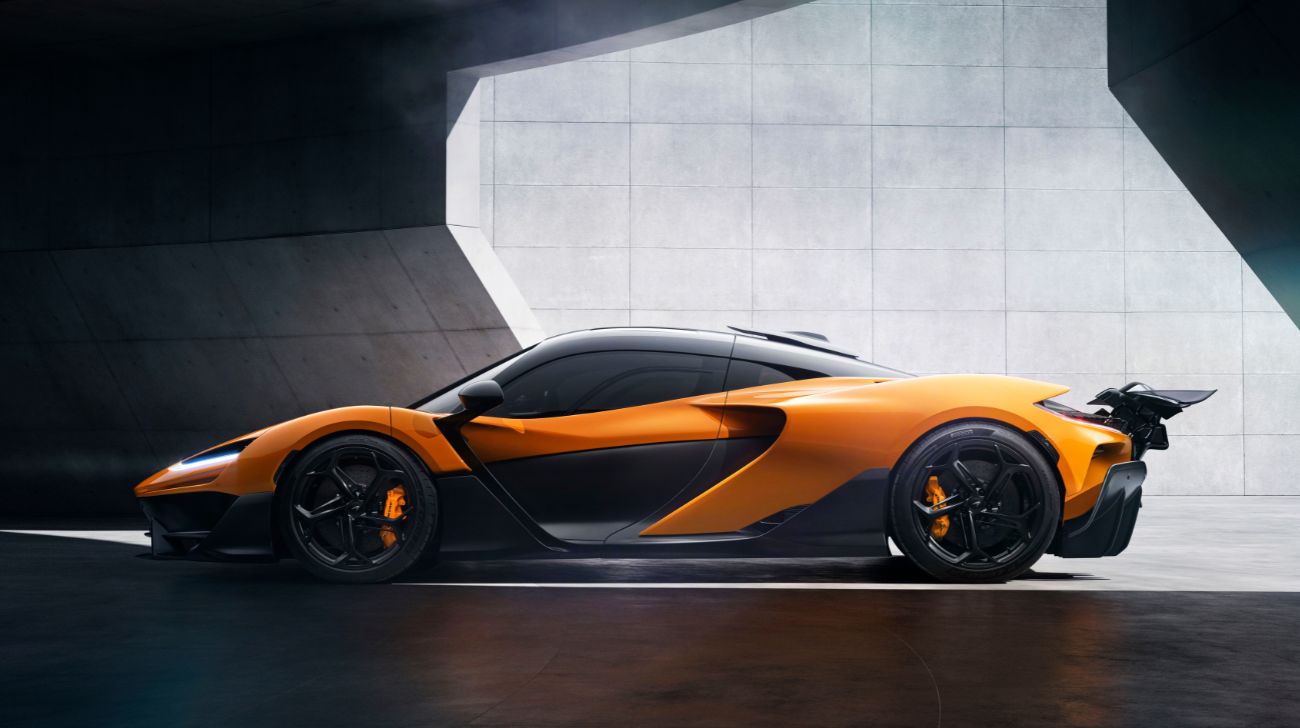 1740659781-mclaren W1 Side Look Doors Spoilers Hypercar Limited To